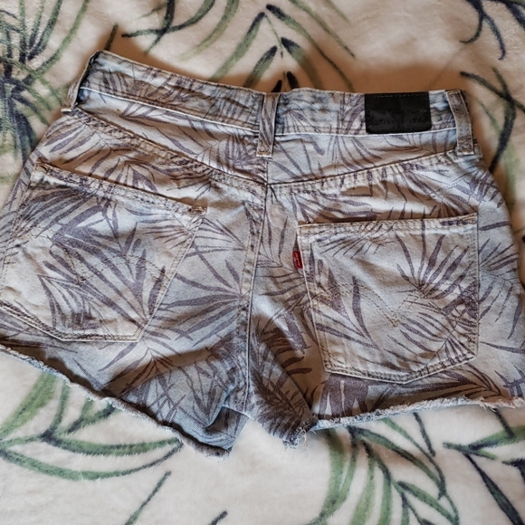 Levi's short - Picture 2 of 4